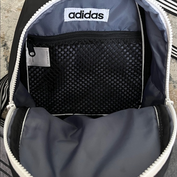 Small adidas backpack - Picture 5 of 8